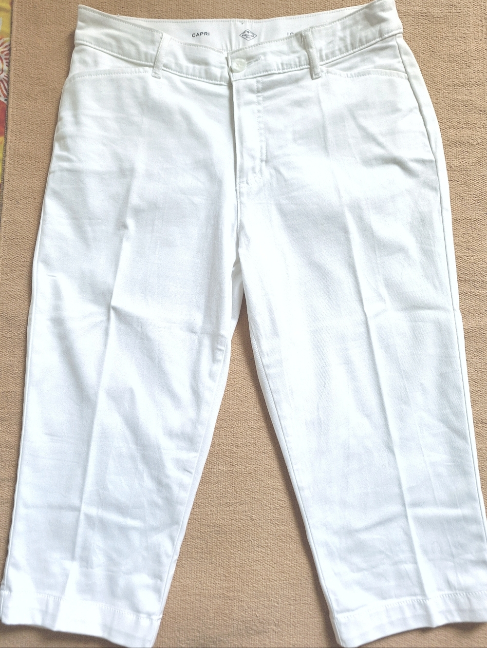 NEW St. John's Bay White Capris size 10